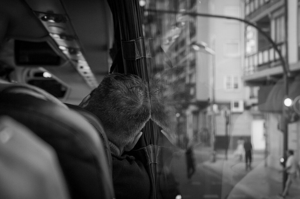 weary, bus, city-8375125.jpg